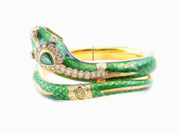 Yellow gold semi rigid bracelet with green enamel, diamonds and emerald