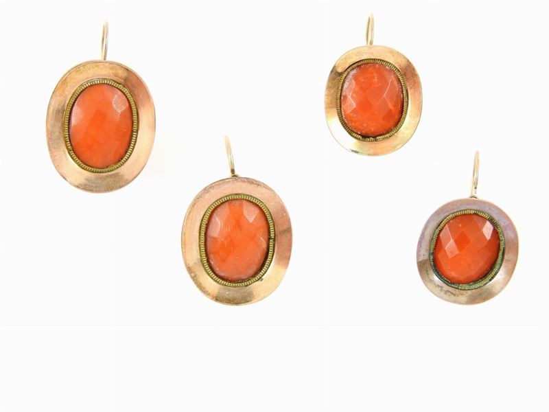 Due Paia di Orecchini in Oro Rosso a Bassa Lega e Corallo Rosso Sfaccettato