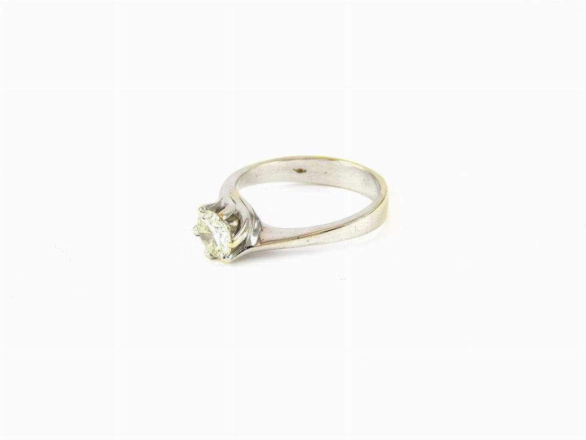 Anello Solitario in Oro Bianco con Diamante