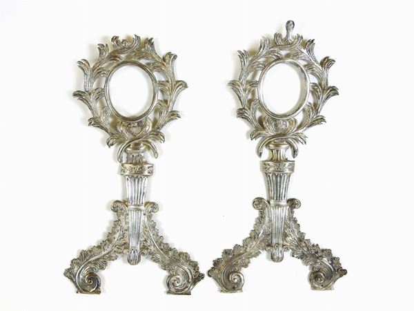 A Pair of Silver Covers for Reliquaries  (Kingdom of the Two Sicilies, early 19th Century)  - Auction Furniture and Paintings from a House in Val d'Elsa / A Collection of Modern and Contemporary Art - Lots 304-590 - II - Maison Bibelot - Casa d'Aste Firenze - Milano