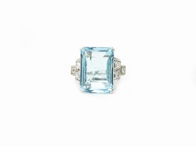 Anello in Platino, Diamanti e Acquamarina