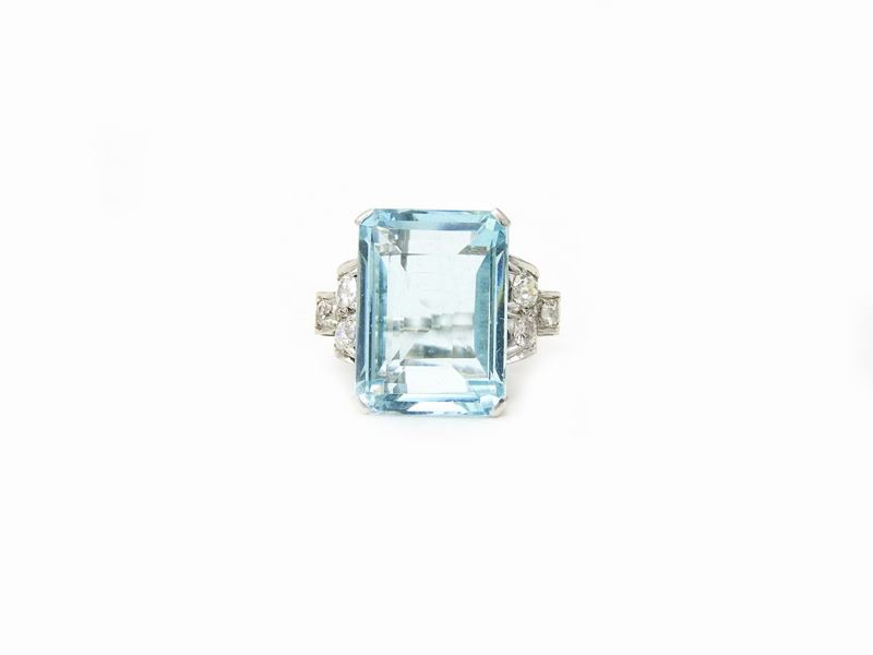Anello in Platino, Diamanti e Acquamarina