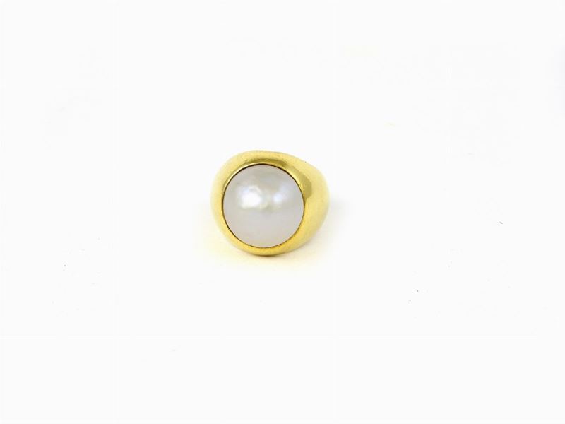 Anello in Oro Giallo con Perla Mabe