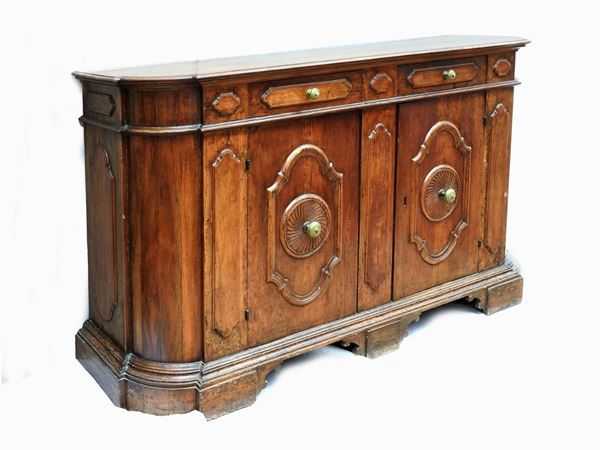 A Walnut Cupboard  (late 17th Century)  - Auction Furniture and Paintings from a house in Val d'Elsa - Lots 1-303 - I - Maison Bibelot - Casa d'Aste Firenze - Milano