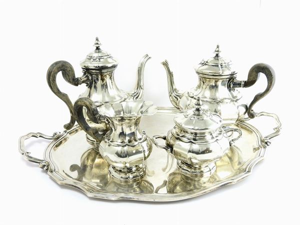 A Silver Tea and Coffee Set  (Italy, early 20th Century)  - Auction Furniture and Paintings from a House in Val d'Elsa / A Collection of Modern and Contemporary Art - Lots 304-590 - II - Maison Bibelot - Casa d'Aste Firenze - Milano
