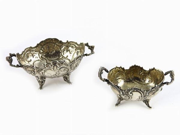 Two Silver Bowls  - Auction Furniture and Paintings from a house in Val d'Elsa - Lots 1-303 - I - Maison Bibelot - Casa d'Aste Firenze - Milano