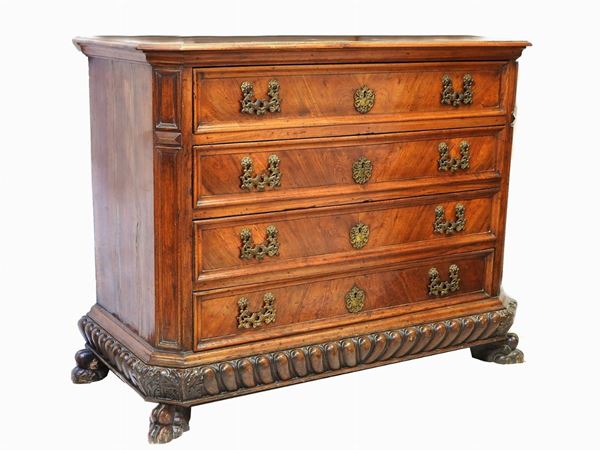 A Walnut Chest of Drawers  (19th Century)  - Auction Furniture and Paintings from a House in Val d'Elsa / A Collection of Modern and Contemporary Art - Lots 304-590 - II - Maison Bibelot - Casa d'Aste Firenze - Milano