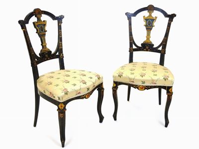 Serie di Quattro Sedie in Legno Laccato