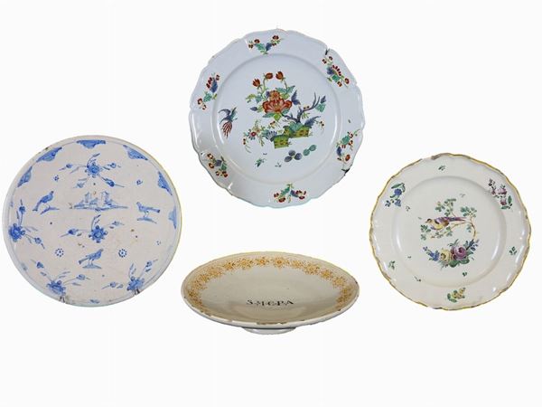 A Lot of Four Painted Maiolica Items  (18th/19th Century)  - Auction Furniture and Paintings from a house in Val d'Elsa - Lots 1-303 - I - Maison Bibelot - Casa d'Aste Firenze - Milano