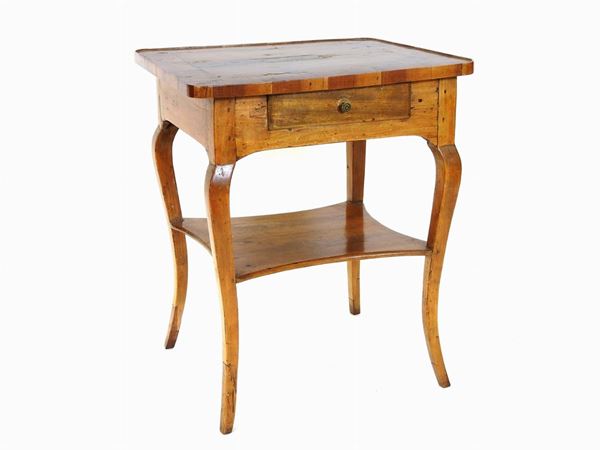 A Walnut Veneered Two Tier Side Table  - Auction Furniture and Paintings from a house in Val d'Elsa - Lots 1-303 - I - Maison Bibelot - Casa d'Aste Firenze - Milano