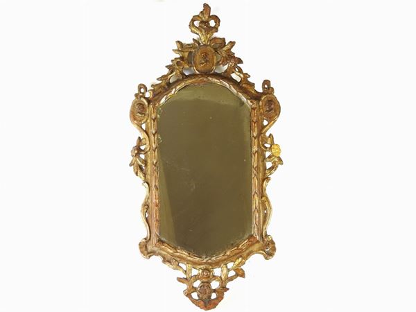A Giltwood Mirror  (18th Century)  - Auction Furniture and Paintings from a House in Val d'Elsa / A Collection of Modern and Contemporary Art - Lots 304-590 - II - Maison Bibelot - Casa d'Aste Firenze - Milano