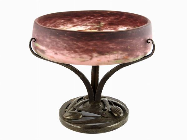 A Degué Glass and Wrought Iron Pedestal Bowl  (1930s)  - Auction Furniture and Paintings from a House in Val d'Elsa / A Collection of Modern and Contemporary Art - Lots 304-590 - II - Maison Bibelot - Casa d'Aste Firenze - Milano