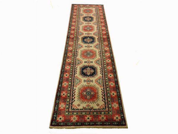 A Caucasic Kazak Long Carpet  - Auction Furniture and Paintings from a House in Val d'Elsa / A Collection of Modern and Contemporary Art - Lots 304-590 - II - Maison Bibelot - Casa d'Aste Firenze - Milano