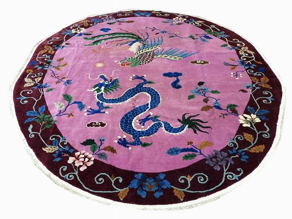 An Oval Chinese Carpet  - Auction Furniture and Paintings from a House in Val d'Elsa / A Collection of Modern and Contemporary Art - Lots 304-590 - II - Maison Bibelot - Casa d'Aste Firenze - Milano