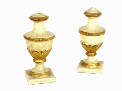 Coppia di Portapalmette in Legno Laccato e Dorato