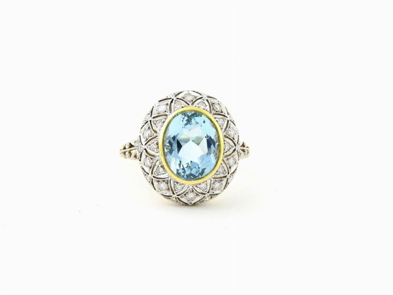 Anello in Oro Bianco e Giallo in Stile Antico con Acquamarina e Diamanti