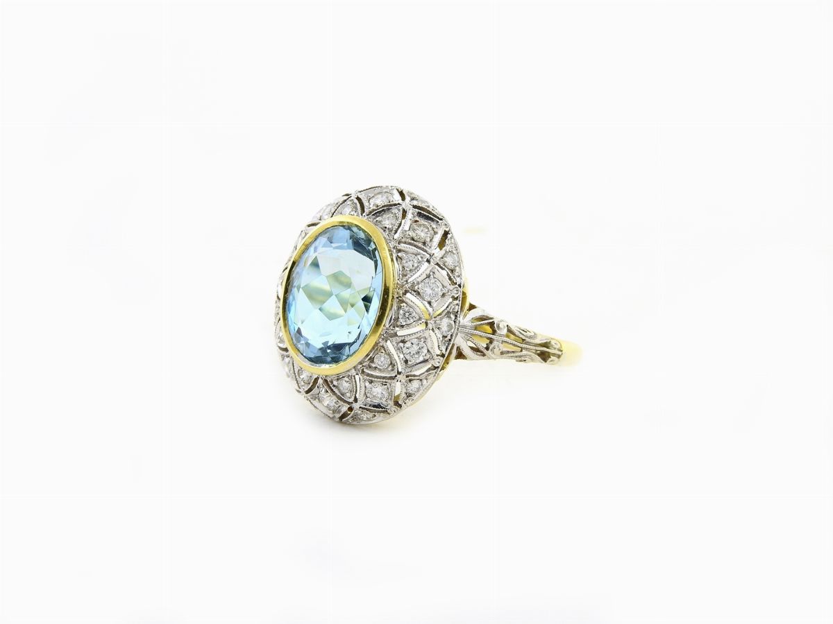 Anello in Oro Bianco e Giallo in Stile Antico con Acquamarina e Diamanti