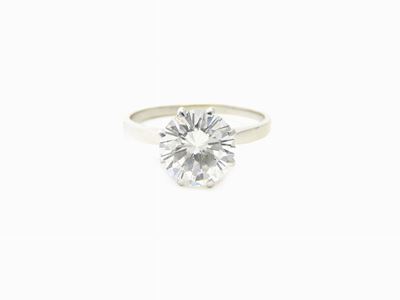 Anello Solitario in Oro Bianco e Diamante