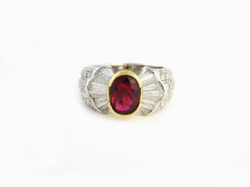 Anello in Oro Bianco e Giallo con Diamanti e Rubino