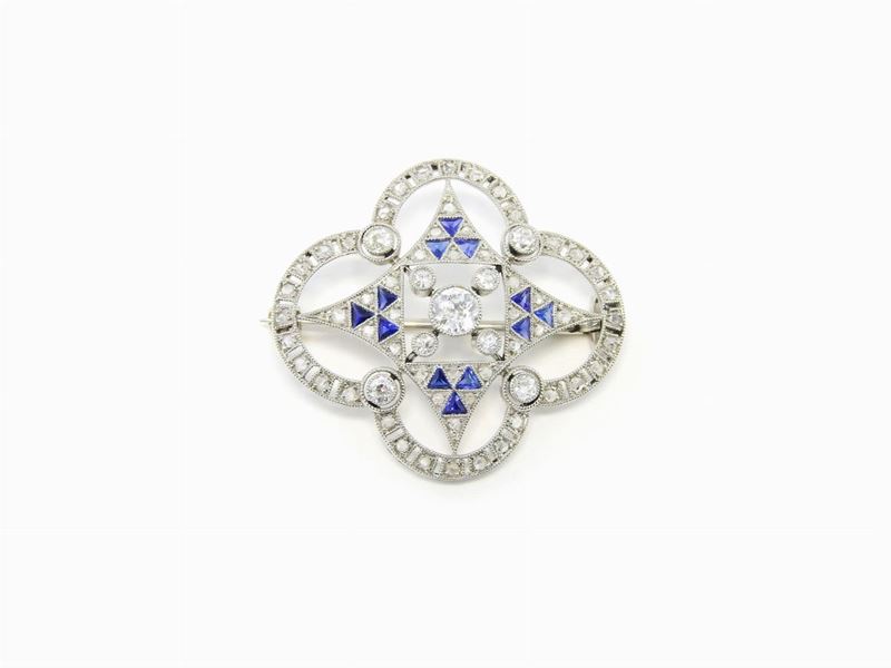 Spilla Art Deco in Oro Bianco, Diamanti e Zaffiri