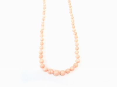 Collana Scalare di Corallo Rosa, Oro Giallo e Diamanti