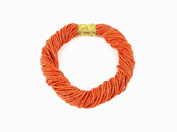 39 strands orange coral torchon necklace with yellow gold clasp