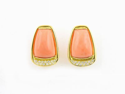Orecchini in Oro Giallo, Coralli Rosa Arancio e Diamanti
