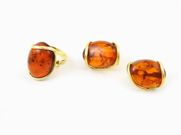 Demi parure of yellow gold and reconstructed amber ring and earrings