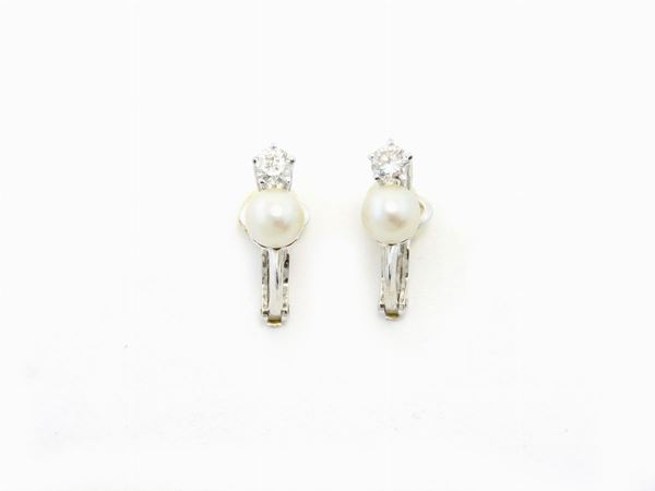 White gold earrings with diamond and Akoya cultured pearl