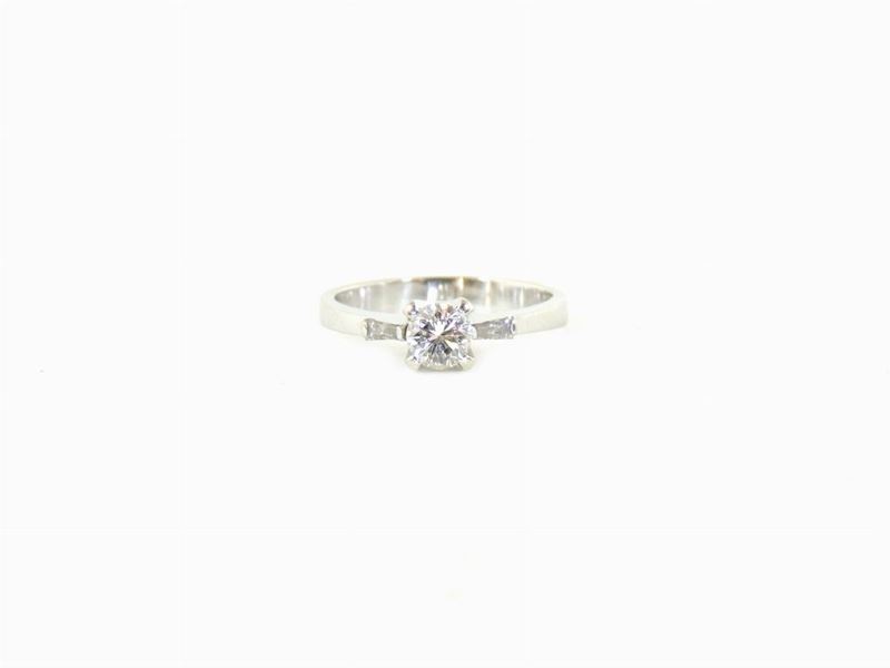 Anello Solitario Salvini in Oro Bianco con Diamanti