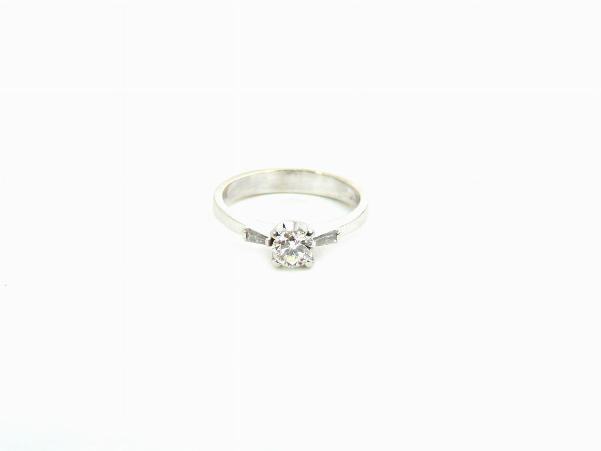 Anello Solitario Salvini in Oro Bianco con Diamanti