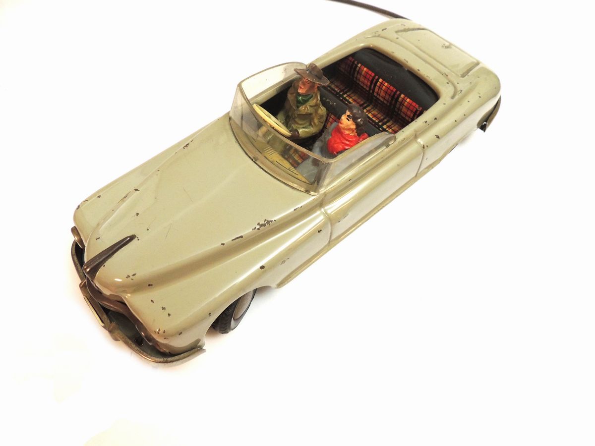 Arnold, Auto