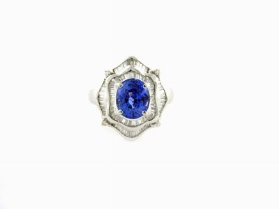 Anello in Oro Bianco con Diamanti e Zaffiro
