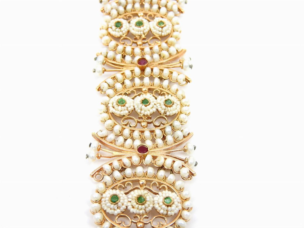 Bracciale in Oro Giallo 500/1000, Micro Perle, Rubini e Smeraldi