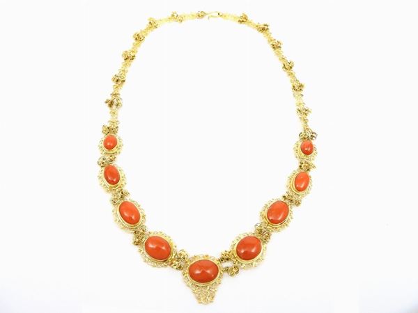 Yellow gold filigree necklace with red corals