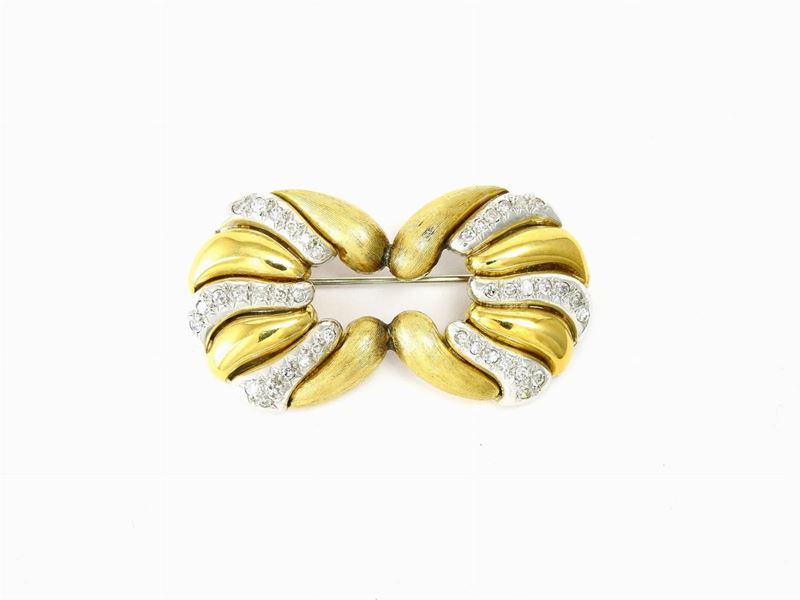 Spilla in Oro Giallo Lucido e Satinato, Oro Bianco e Diamanti