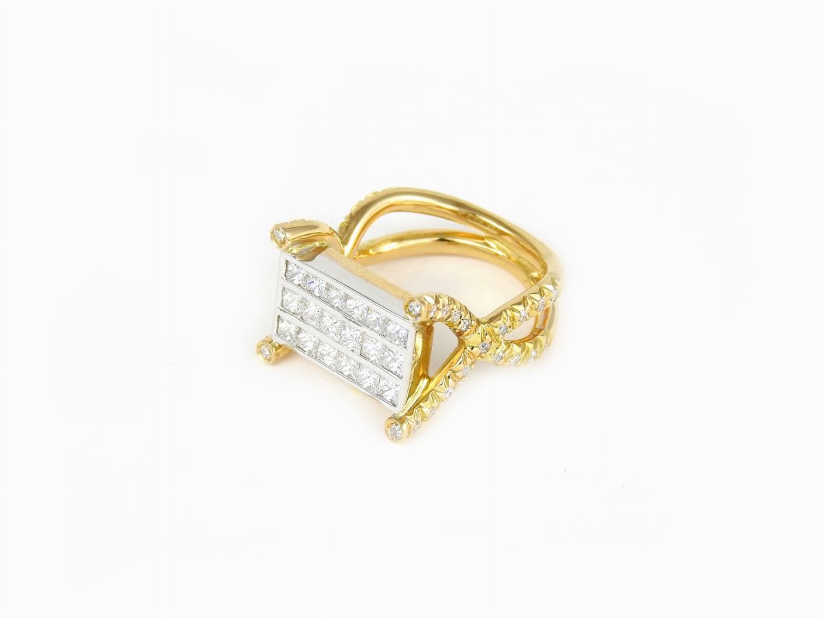 Anello in Oro Bianco e Giallo con Diamanti