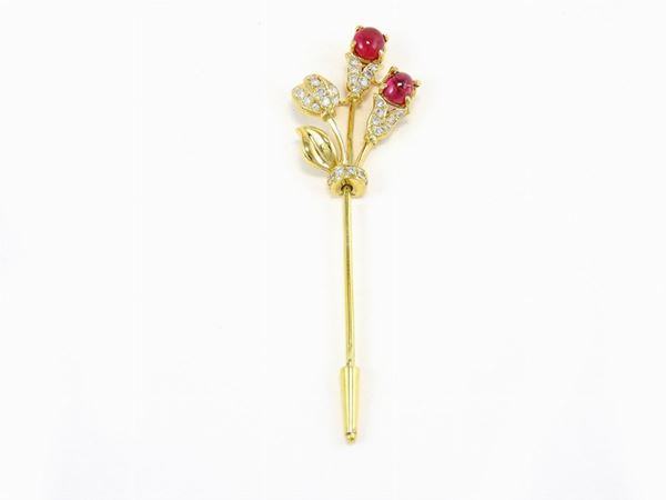 Yellow gold big pin with diamonds and rubies