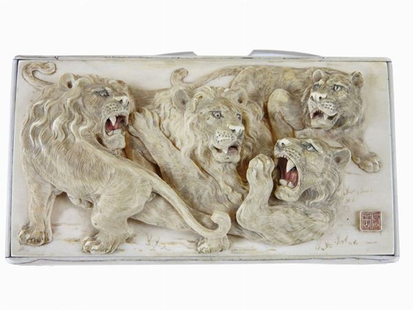 A Carved Ivory BoxIvory box