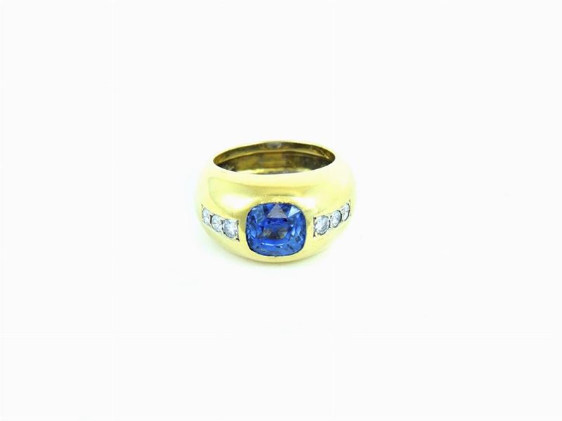 Anello a Fascia in Oro Giallo con Zaffiro Naturale e Diamanti