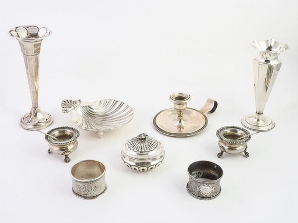 Lotto di oggetti in argento e metallo argentato