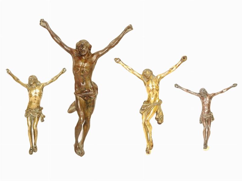 Quattro Sculture Raffiguranti Cristo Crocifisso