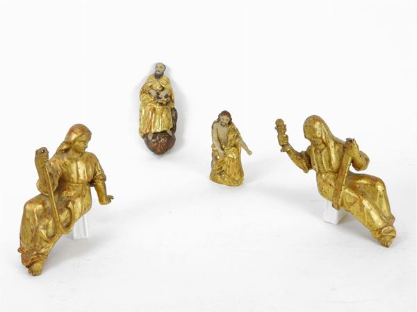 Quattro sculture in legno intagliato e dorato