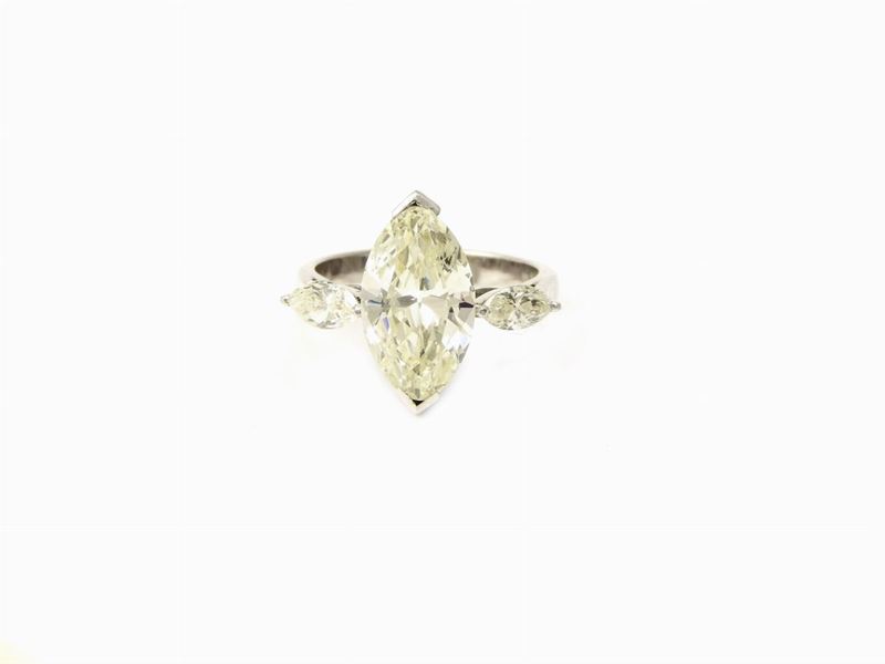 Anello Solitario in Oro Bianco con Diamanti