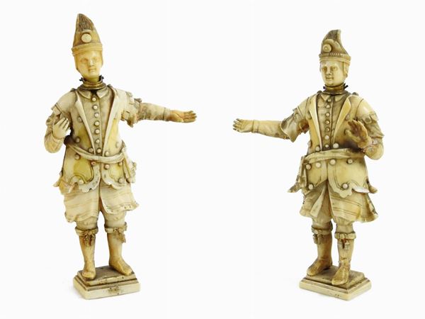A Pair of Carved Ivory Figurines  (European Manufacture, late XVIII Century)  - Auction Furniture and Old Master Paintings - First Session - II - Maison Bibelot - Casa d'Aste Firenze - Milano