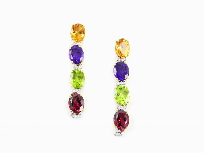 Orecchini Pendenti in Oro Giallo, Diamanti, Quarzi, Peridoti e Granati Rodolite
