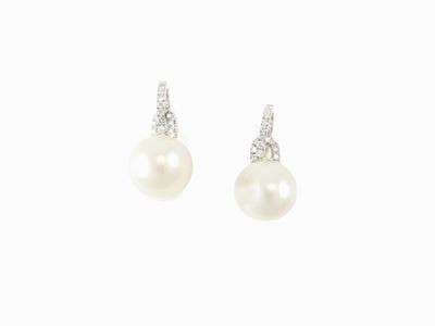 Orecchini Pendenti in Oro Bianco con Perle Coltivate South Sea