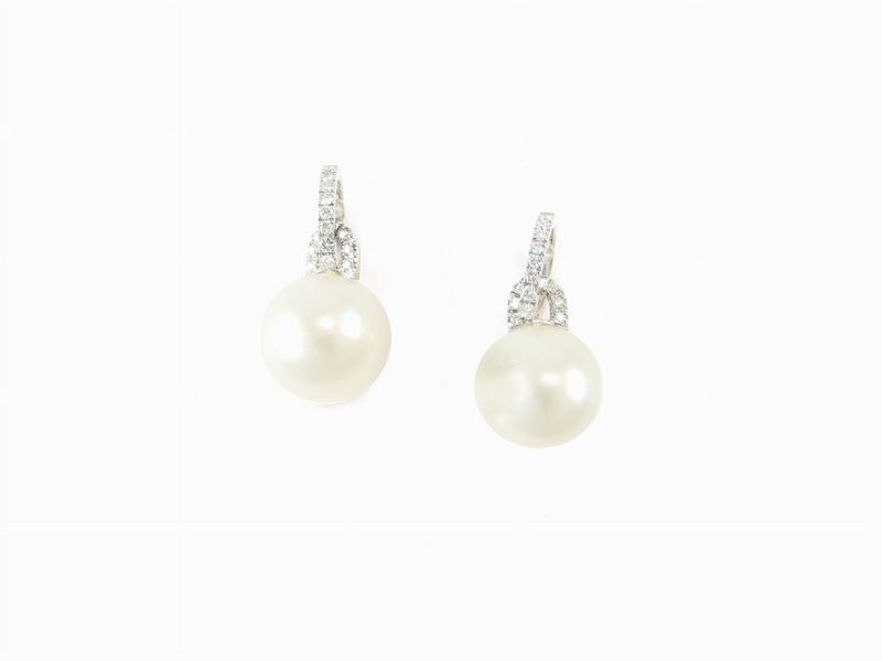 Orecchini Pendenti in Oro Bianco con Perle Coltivate South Sea