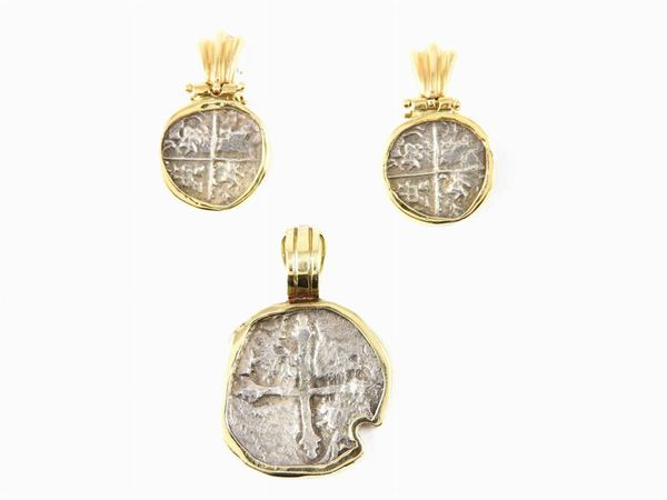 White and yellow 14 kt gold pendant and earrings  - Auction Jewels and Watches - First Session - I - Maison Bibelot - Casa d'Aste Firenze - Milano