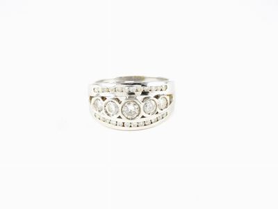 Anello in Oro Bianco con Diamanti